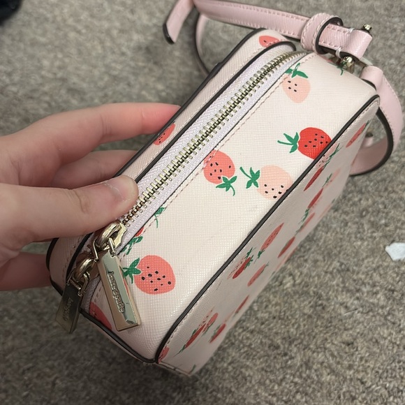 kate spade | Daisy Strawberry Crossbody Purse Bag - Picture 4 of 6